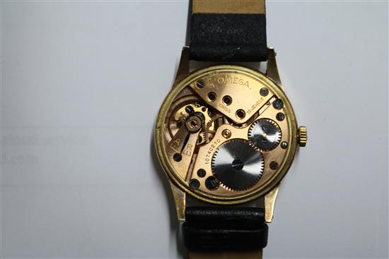 A gentlemans 1940s 14ct gold Omega manual wind wrist watch.